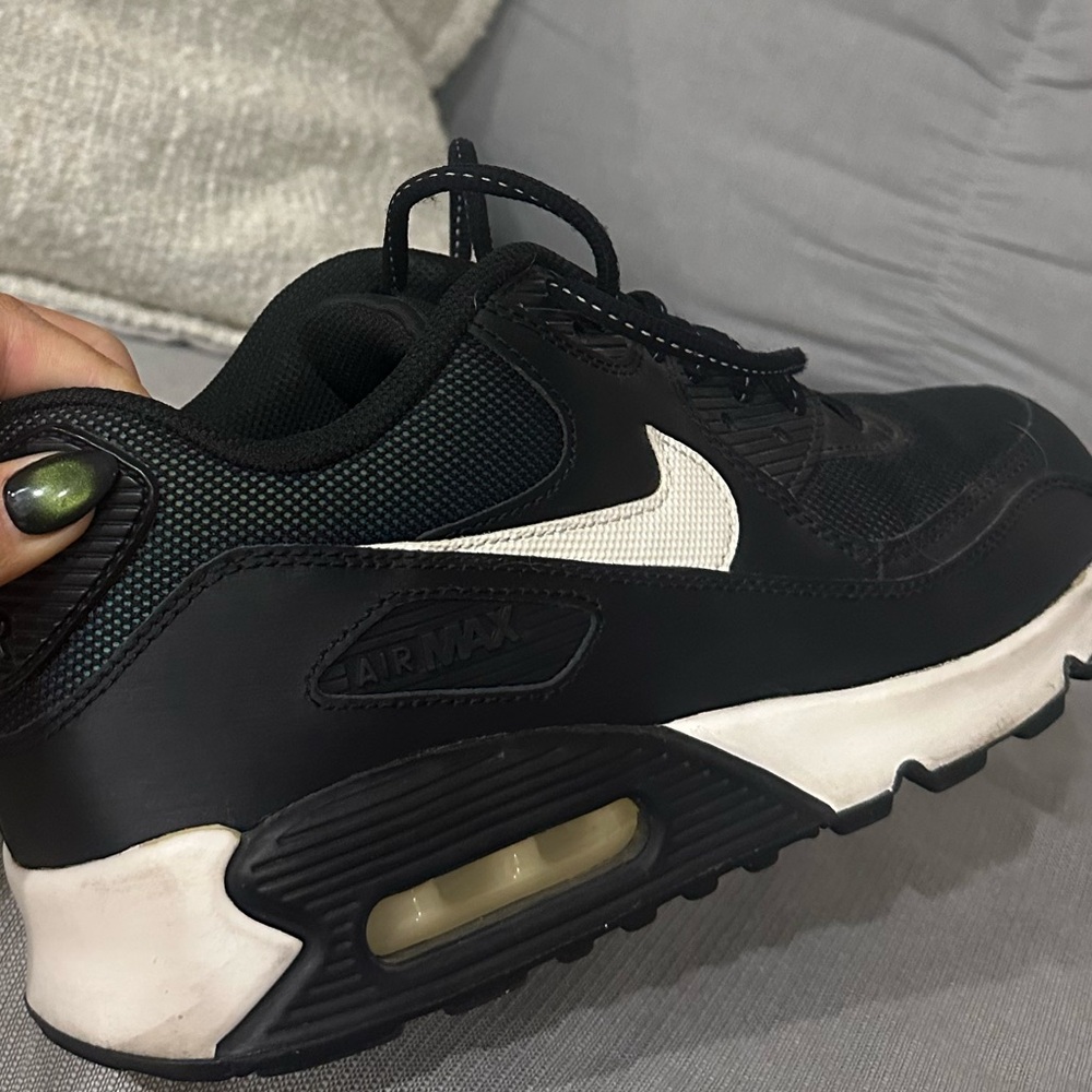 Nike Air Max Black and White Youth or Women's Sneakers - Picture 4 of 4